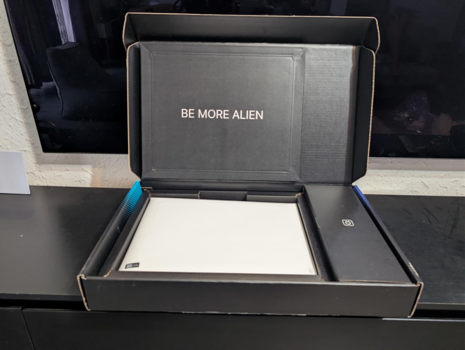 Alienware 16 Aurora Laptop AC16250-16-inch 16:10 WQXGA Display, Intel Core 7-240H Series 2, 16GB DDR5 RAM, 1TB SSD, NVIDIA GeForce RTX 5060 8GB GDDR7, Windows 11 Home, Onsite Service - Blue customer photo 2