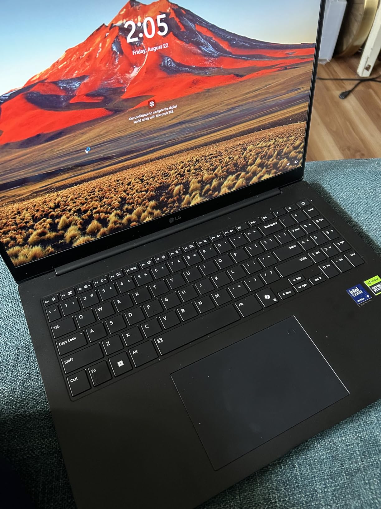 LG gram Pro 17-inch Lightweight Laptop Computer, Intel Evo Edition Powered by Intel Core Ultra9 285H Processor, NVIDIA RTX5050, Windows 11 Home, 32GB RAM, 2TB SSD, Black customer photo 2