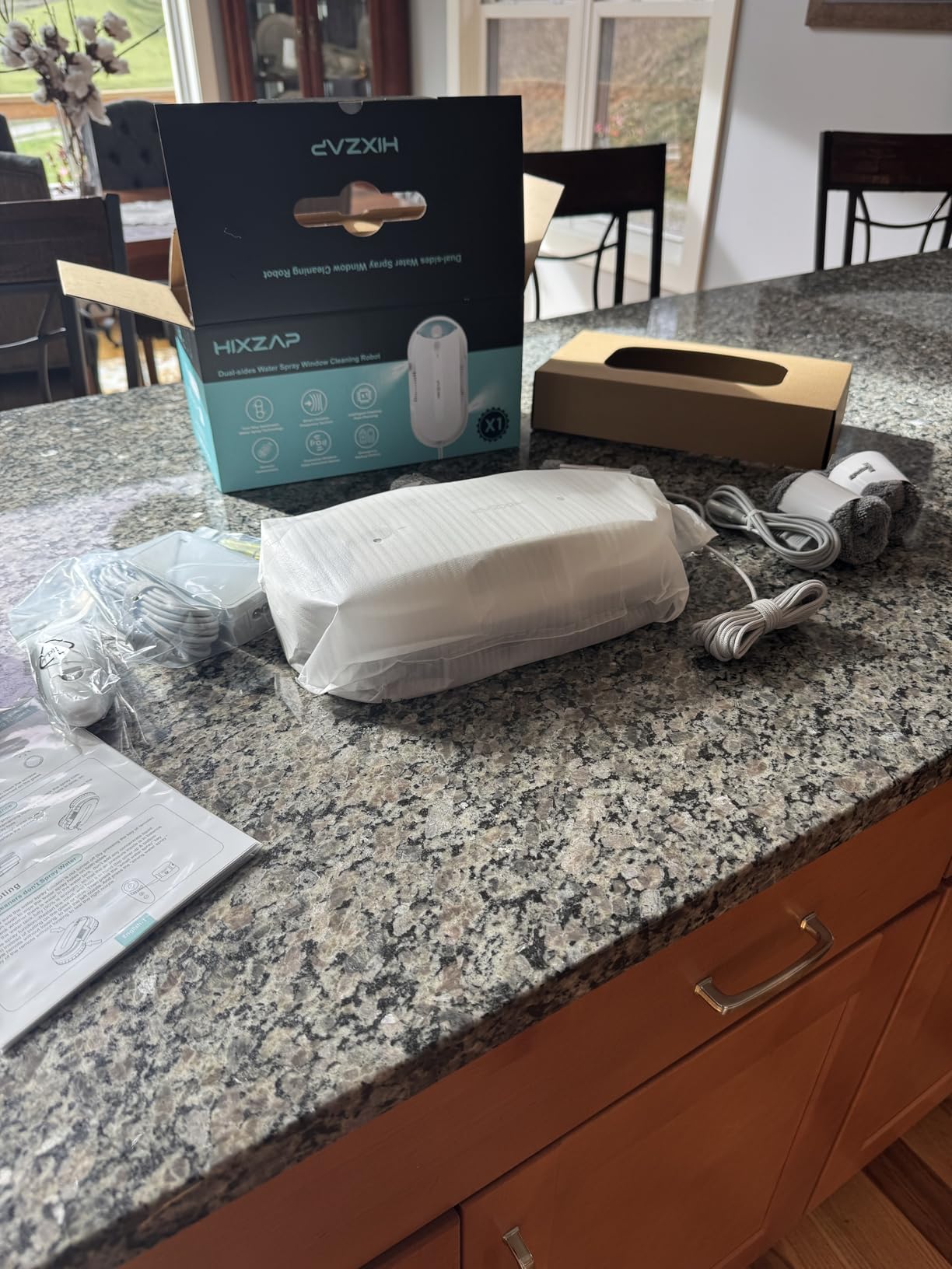 Smart Window Cleaning Robot with bidirectional ultrasonic Spray & 85ml Tank - Automatic Edge Detection, 2400-3200pa Strong Suction, Anti-Drop P customer photo 1