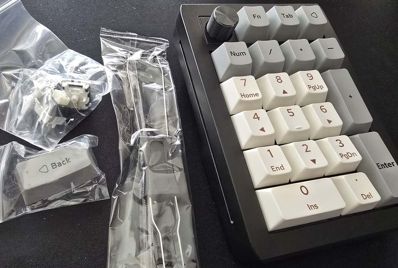 EPOMAKER EK21 VIA Gasket Number Pad with 1000mAh Battery, BT 5.0/2.4GHz/Wired Hot-Swap Numpad with Aluminum Alloy knob, Programmable for Win/Mac/Gaming (Black Silver, Zebra Switch) customer photo 2