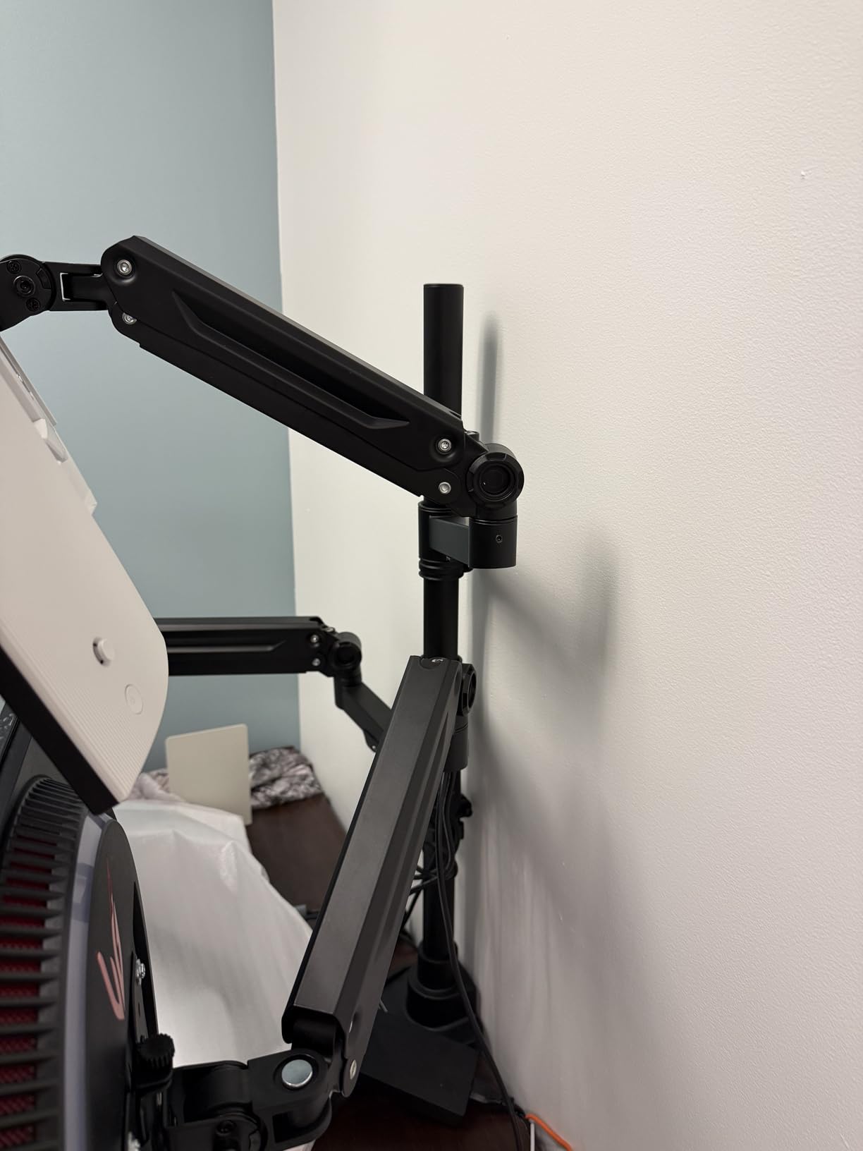 Triple Monitor Mount for up to 35-inch Screens - Heavy Duty Ultrawide Stand with Fully Adjustable, 12kg Gas Spring Arm (Each), VESA 75×75/100×100 mm, Black customer photo 2