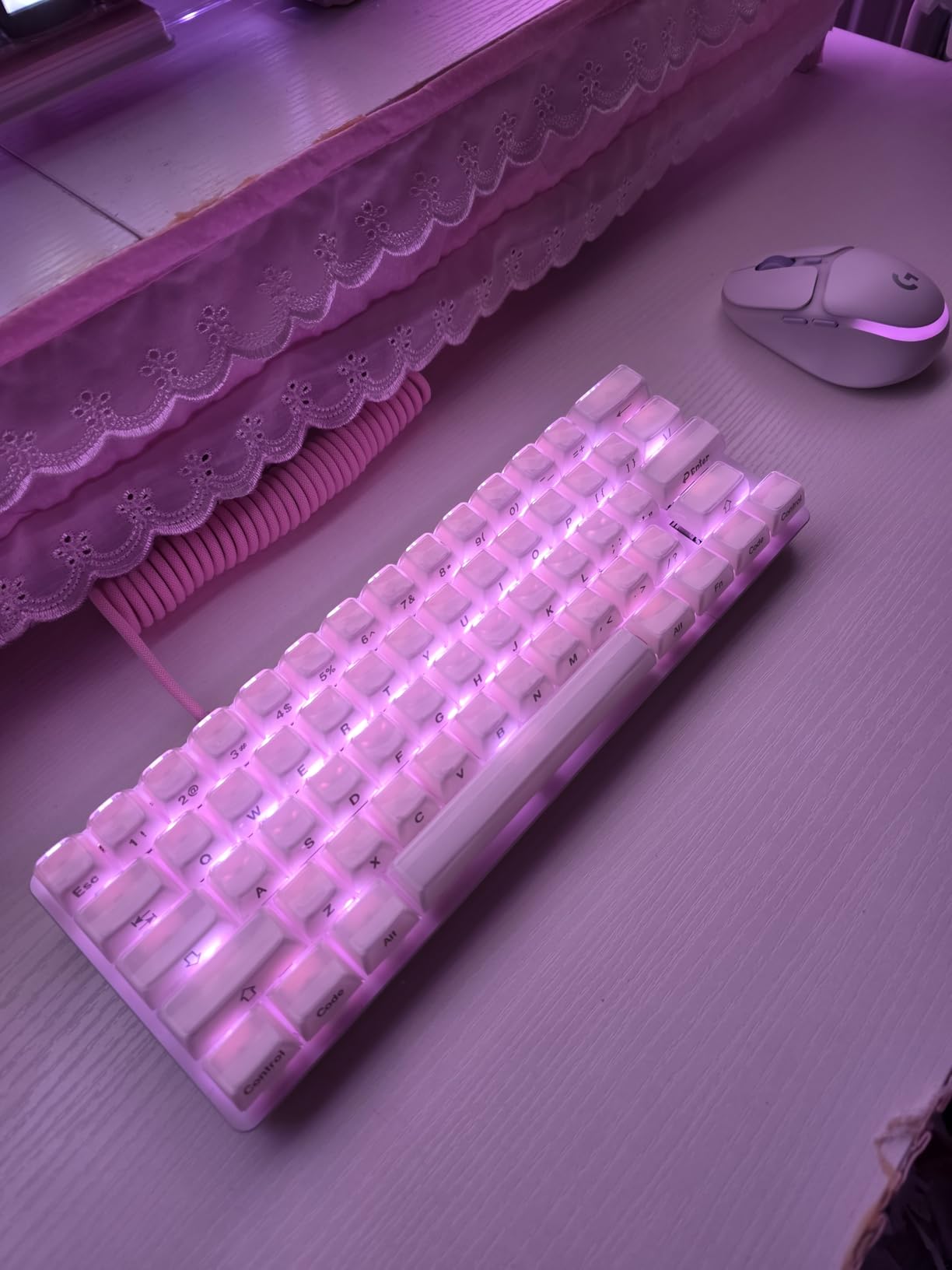 Razer Huntsman Mini 60% Gaming Keyboard: Linear Optical Switches - Rapid Trigger Mode - Chroma RGB Lighting - PBT Keycaps - Onboard Memory - Snap Tap - White customer photo 1