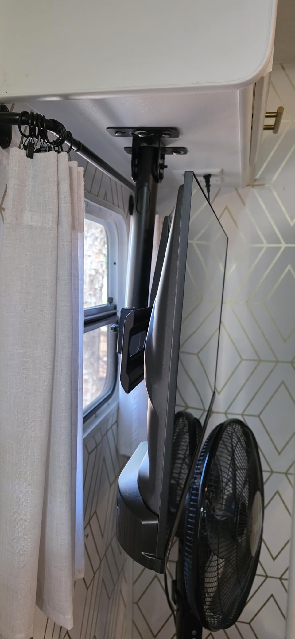 USX STAR Corner TV Wall Mount Long Arm TV Mount Bracket for 37-84 Inch TVs, Full Motion TVs Wall Mounts with 32