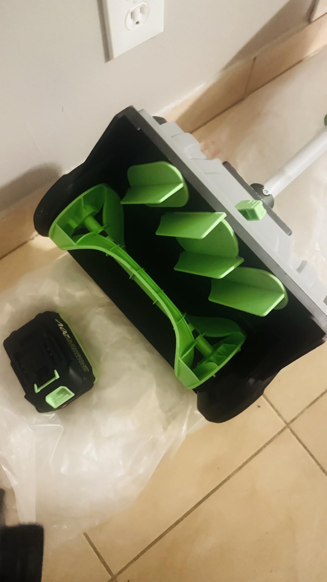 Brushless Cordless Snow Shovel, 13.5Inch Electric Snow Blower with 4.0 Ah Battery and Charger, Battery Powered Snow Removal with 25FT Throw Distance for Driveway, Steps, Patio, Sidewalk customer photo 1