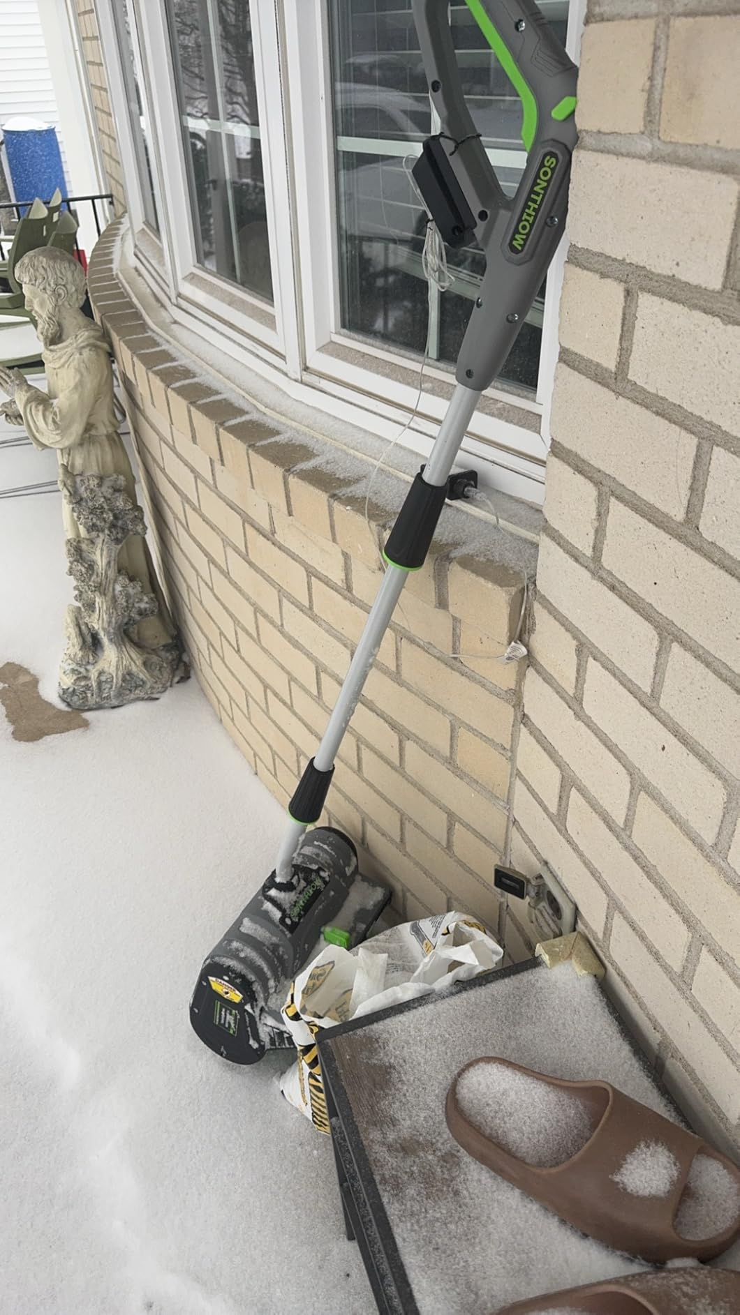 Brushless Cordless Snow Shovel, 13.5Inch Electric Snow Blower with 4.0 Ah Battery and Charger, Battery Powered Snow Removal with 25FT Throw Distance for Driveway, Steps, Patio, Sidewalk customer photo 2