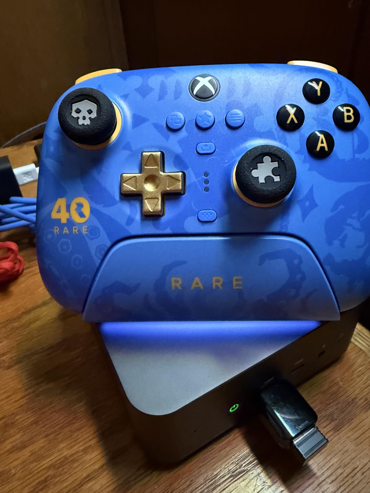 8BitDo Ultimate 3-mode Wireless Controller for Xbox, Hall Effect Joysticks, Pro Back Buttons, Compatibility with Xbox Series X|S & Xbox One, Apple, Windows PC & Android - Rare 40th Anniversary Edition customer photo 1