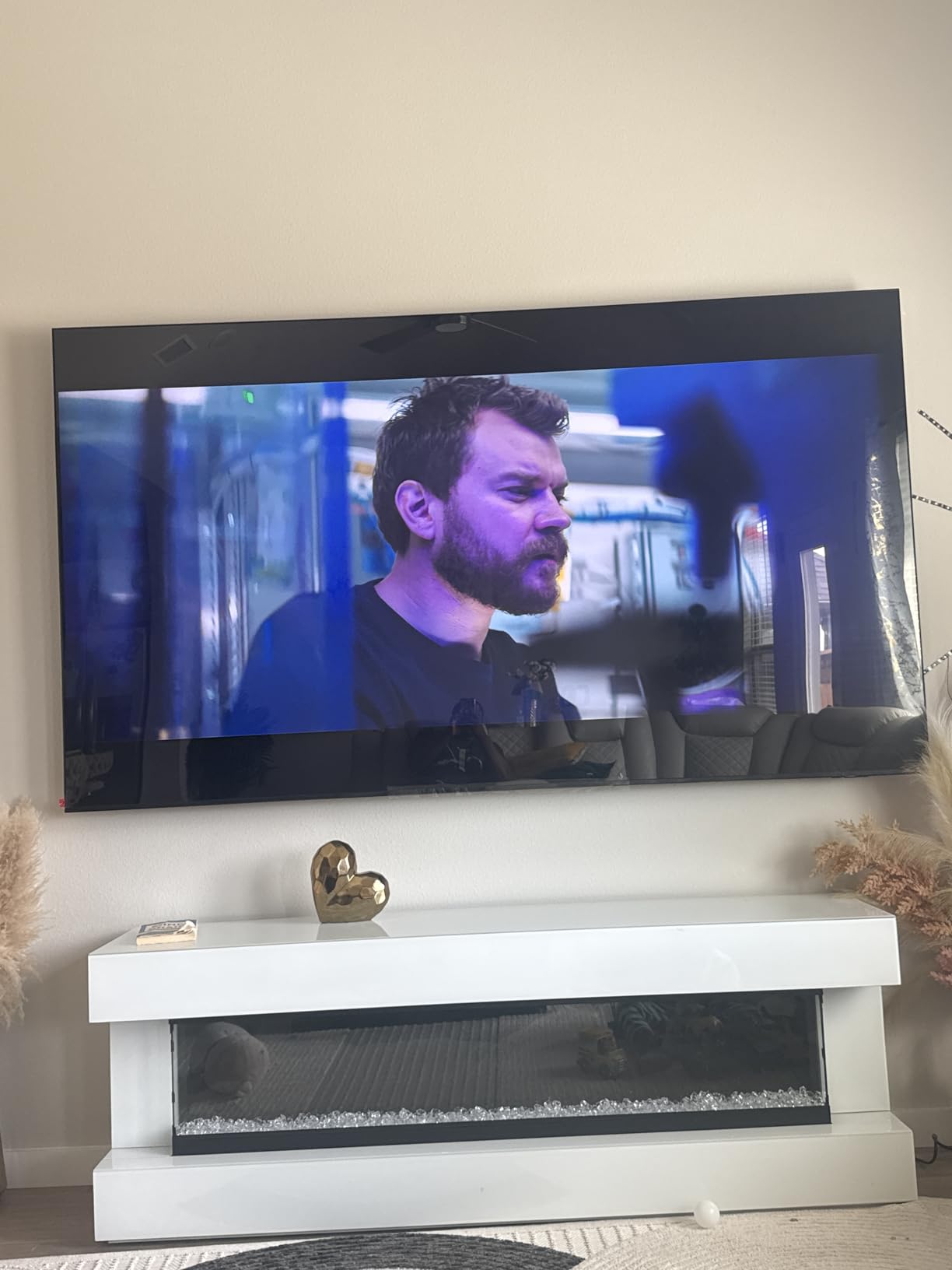 Samsung 98-Inch Class QLED Q7F Series Samsung Vision AI Smart TV (2025 Model, 98Q7F) Quantum HDR, Object Tracking Sound Lite, Q4 AI Gen1 Processor, 4K upscaling, Gaming Hub w/Alexa Built-in customer photo 2