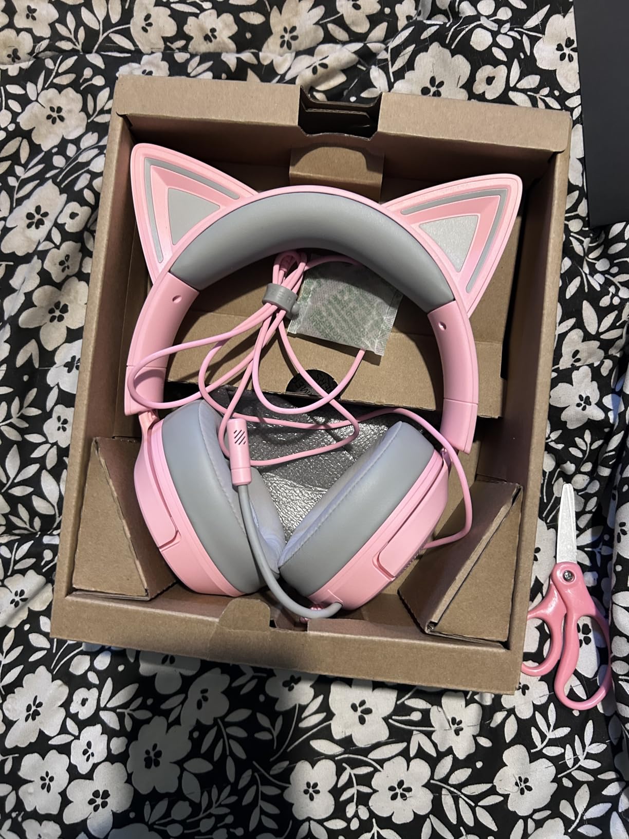 Razer Kraken Kitty V3 X Wired Gaming Headset: Kitty Ears - HyperClear Cardioid Mic - 40 mm Drivers - 7.1 Surround Sound - Comfy Ear Cushions - Cross-Platform via 3.5mm PC, PS5, Xbox, Switch 2 - Pink customer photo 1