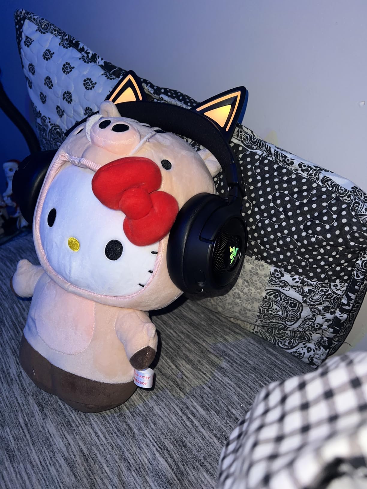 Razer Kraken Kitty V3 Pro Wireless RGB Gaming Headset: Chroma RGB Kitty Ears - 2.4 GHz, Bluetooth 5.3, USB A - Super Wideband Mic - 40mm Drivers - THX Spatial Audio - Comfortable Ear Cushions - Pink customer photo 2