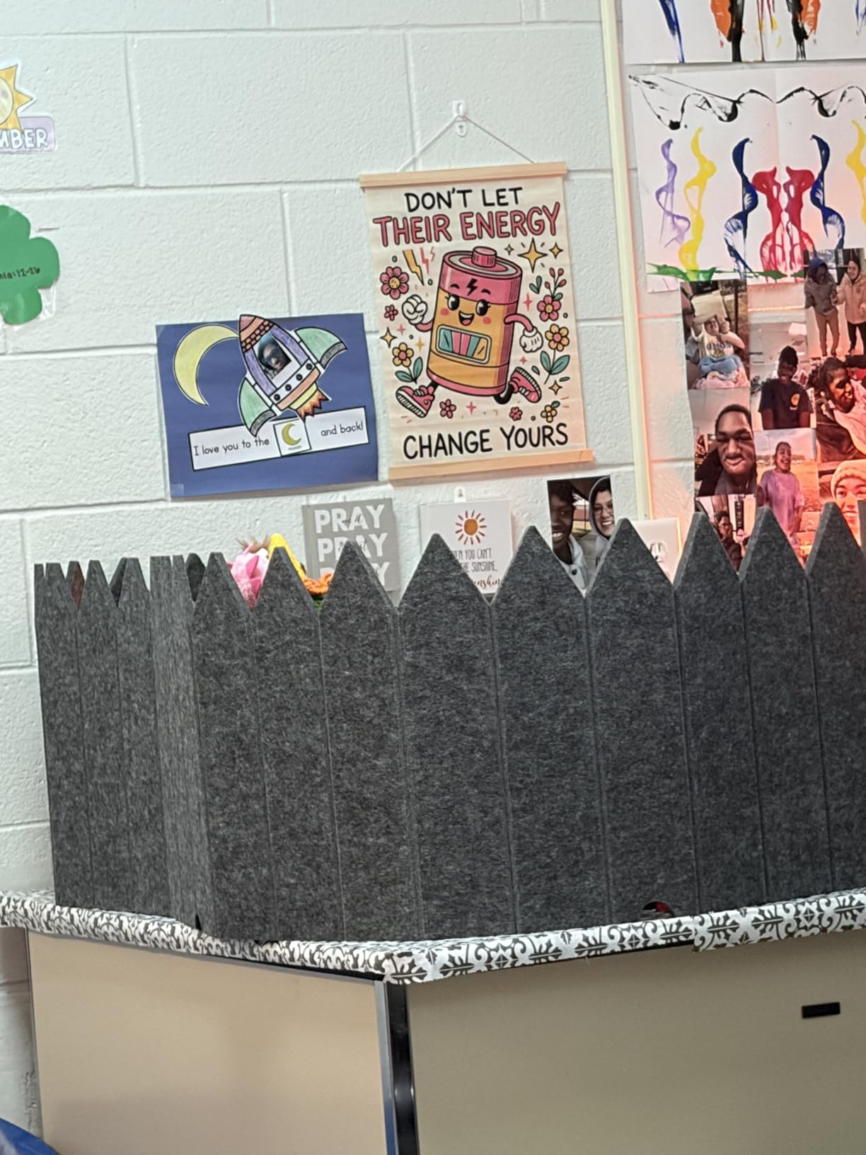 BXI Foldable Felt Desk Divider, 16.5 x 86 Inches Non-Tip Privacy Panel Partition, Versatile Cubicle Shield with Clips for Hanging Notes & Items, Acoustic Table Screen for Office Home Classroom customer photo 1