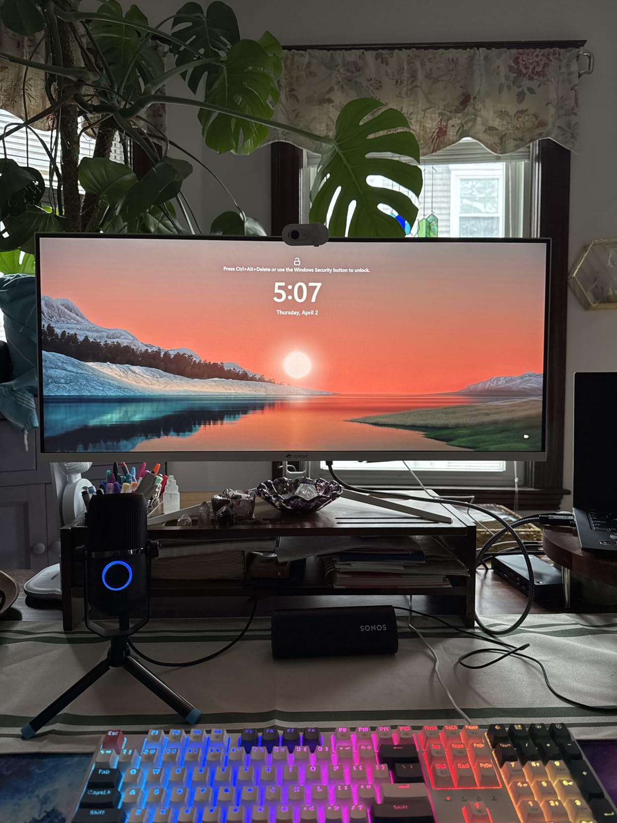 CRUA 34'' Ultrawide Gaming Monitor 120HZ, 21:9 WFHD 2560X1080 IPS Panel Computer Monitors with Built-in Speakers, Support AMD FreeSync, 120% sRGB, DP1.4 & HDMI1.4, Wall Mountable Installs-White customer photo 1