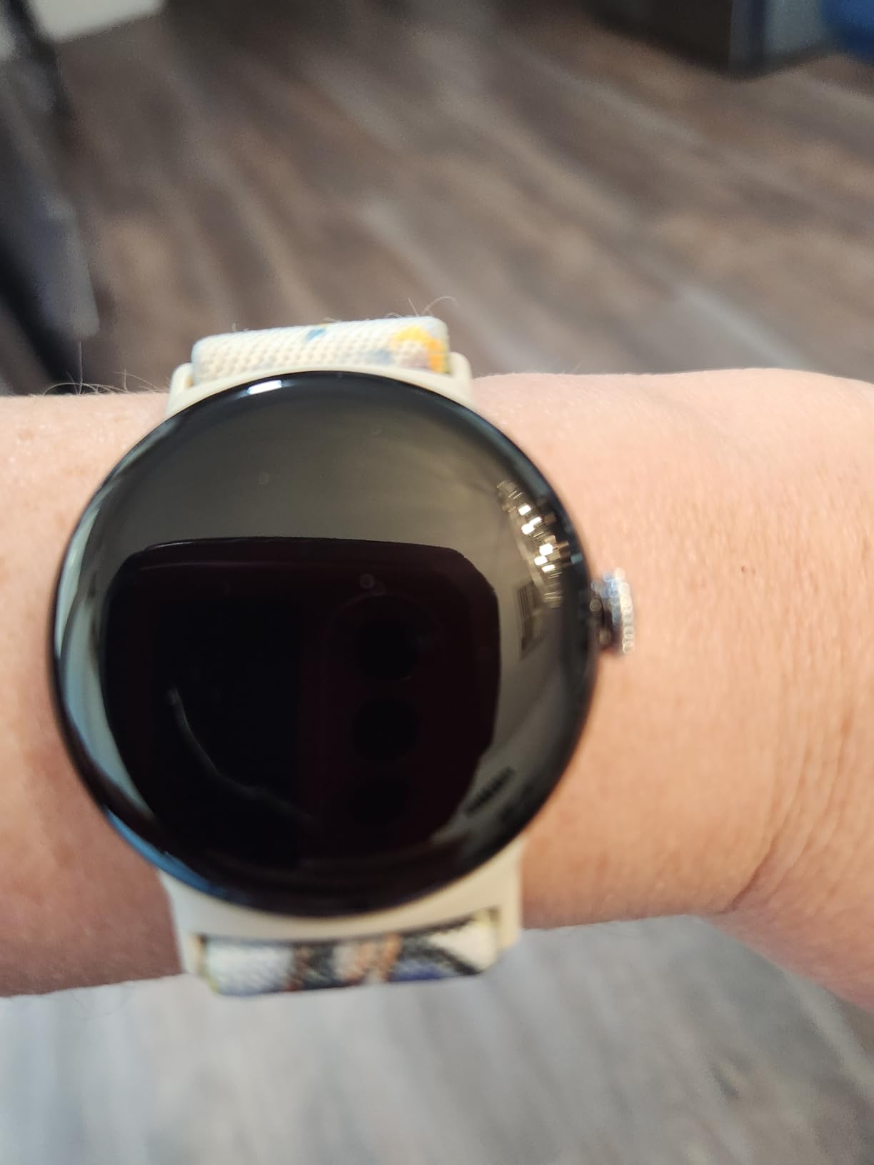 Pixel Watch 4 (41mm) - Android Smartwatch with Heart Rate and Sleep Tracking - 30-Hour Battery - Fitness Tracking - Google AI - Polished Silver Aluminum Case - Porcelain Active Band - Wi-Fi customer photo 2