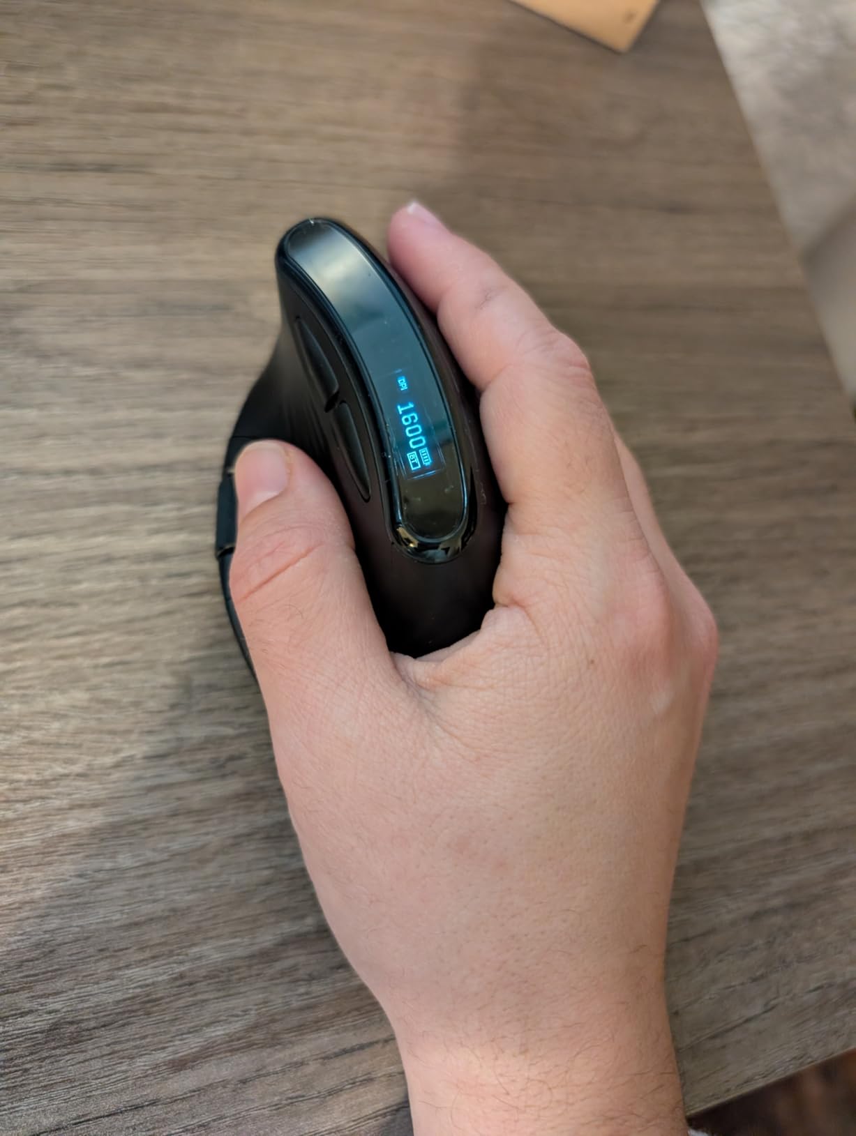 ECHTPower Ergonomic Vertical Mouse, Wireless Rechargeable Mouse with LED Display, 7-Level Adjustable DPI up to 8000, Silent & Programmable Buttons, Multi-Device Connection for PC/Mac/Laptop customer photo 2