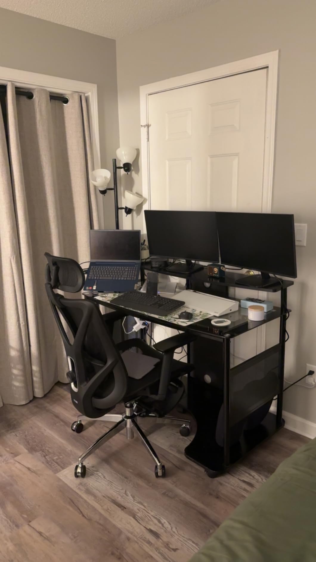 GABRYLLY Ergonomic Office Chair with Footrest, 135° Reclining Desk Chair with Adjustable Lumbar Support, 3D Armrest, Headrest & Large Steel Base, 300LBS Heavy Duty Mesh Chair customer photo 1