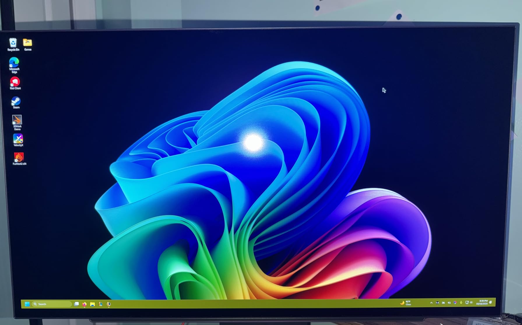 LG 27GX700A-B 27-inch Ultragear QHD (2560 x 1440) OLED Gaming Monitor, 280Hz, 0.03ms, NVIDIA G-Sync, AMD FreeSync Premium Pro, VESA DisplayHDR TrueBlack500, with up to DCI-P3 99.5%, HDMI 2.1, Black customer photo 2