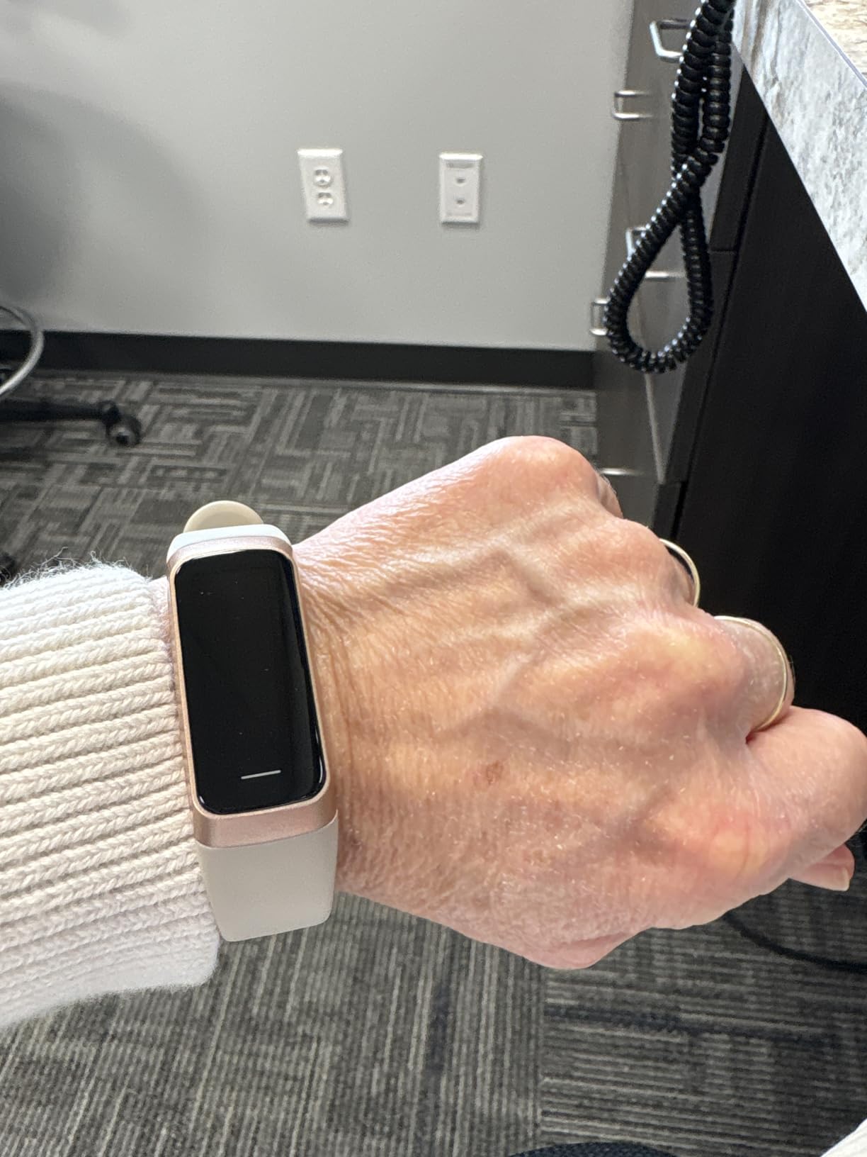 Moremore Fitness Tracker with AMOLED Color Screen, HR/Sleep/Sport Modes customer photo 1