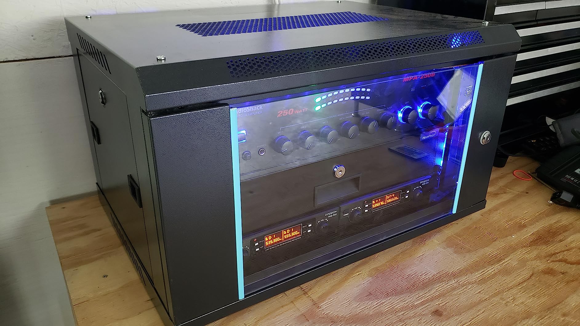 VEVOR 22U Server Rack Cabinet, Network Cabinet Wall Mount, 23.6 in Depth, Network Rack Enclosure with Locking Tempered Glass Door, 4 Casters, Side Panels customer photo 2