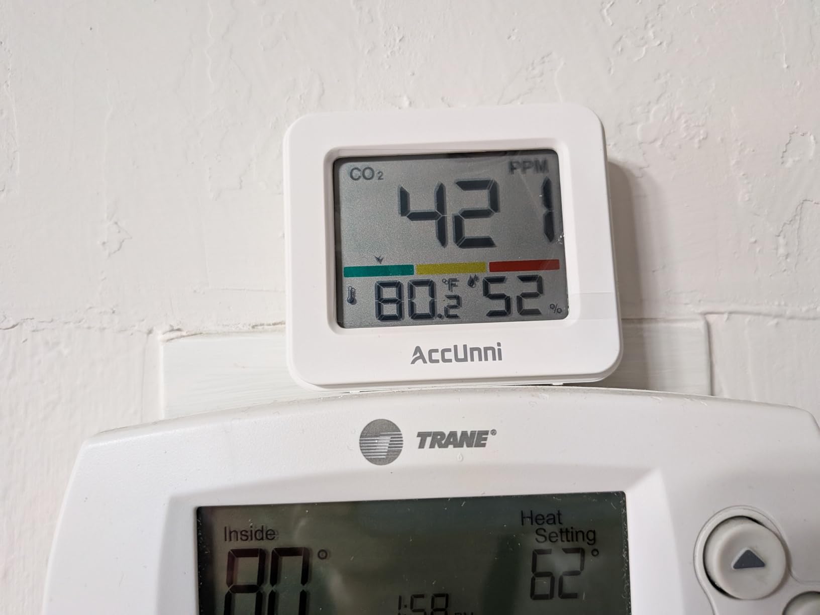 CO2 Monitor Air Quality Monitor Indoor Battery Powered, Carbon Dioxide Detector, Portable Temperature Humidity Meter, CO2 Alarm for Home, Hotel, Cars, Office or School customer photo 2