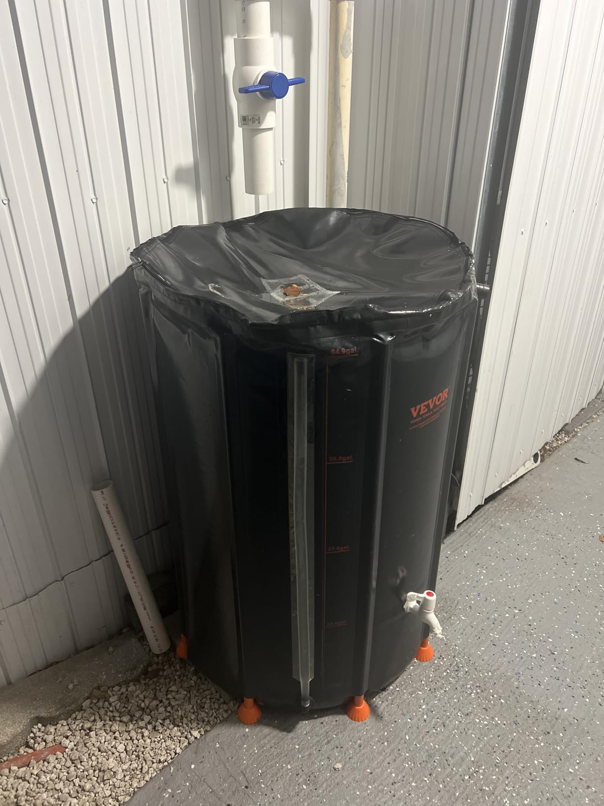 VEVOR Collapsible Rain Barrel, 100 Gallon Portable Rain Water Collection Barrel, 1000D PVC Rainwater Collection System, Garden Water Catcher Tank Storage Container with Spigot & Overflow Kit, Black customer photo 1