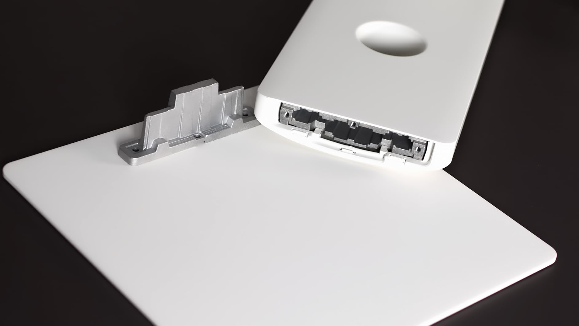 LG 32U990A-S 32-Inch Ultrafine 6K (6144 x 3456) Nano IPS Black Thunderbolt 5 Professional Monitor, 60Hz, DisplayHDR 600, Speakers, HDMI 2.1, DisplayPort 2.1, USB-C, Tilt/Height/Pivot Stand, Silver customer photo 2