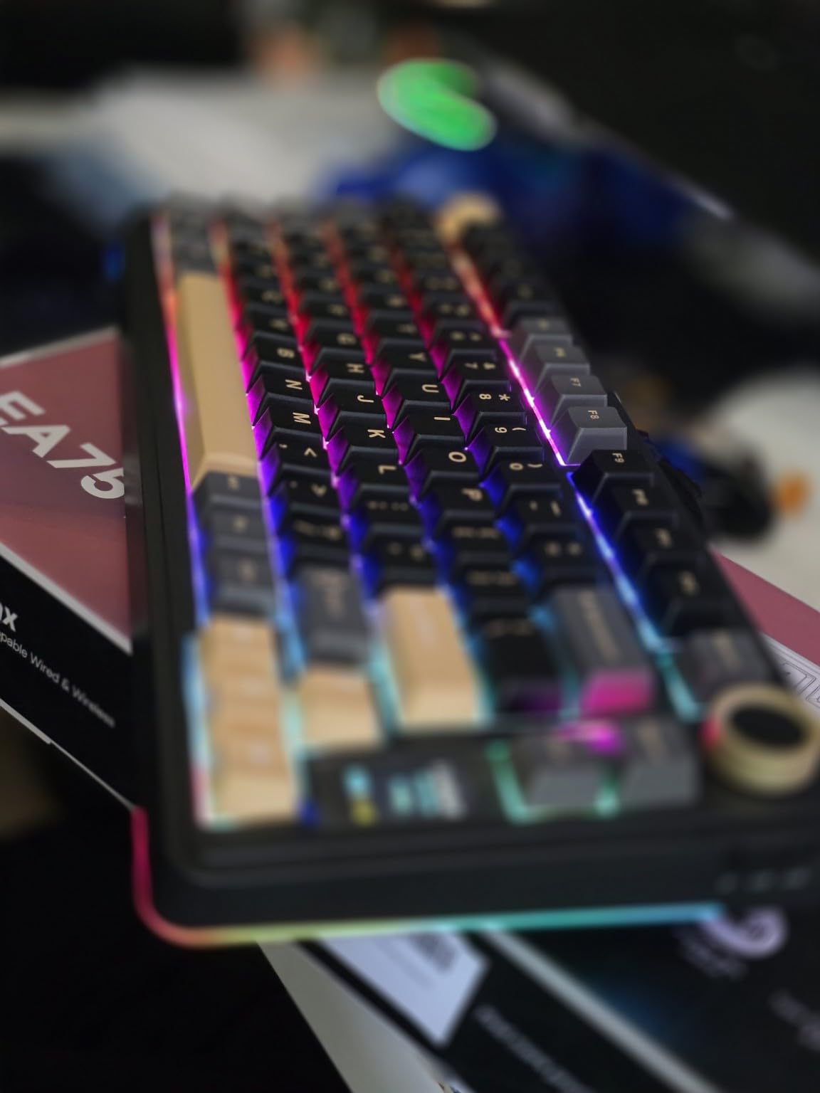 EPOMAKER X Aula EA75 MAX Wireless Gaming Keyboard with Screen & Knob, 5000mAh, Hot-Swap, Lubed Switches, RGB Backlit, Creamy Gasket, 75% Mechanical Keyboard (Black, Silent Cotton Candy Switch) customer photo 1