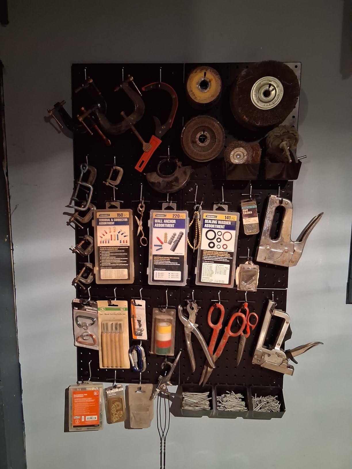 INCLY 320PCS Pegboard Accessories Organizer Kit, Peg Board Hooks Assortment with 20PCS Bins for Organizing Various Tools, Fit 1/8 or 1/4 inch Pegboard for Hanging Storage, Garage Wall Attachments customer photo 2