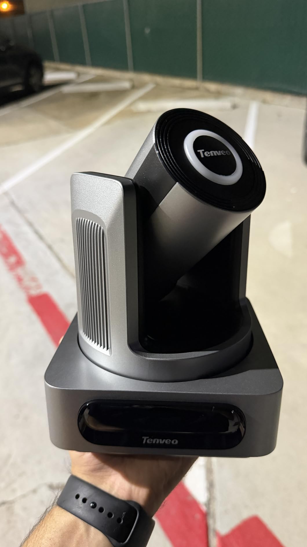 Tenveo NDI PTZ Camera, AI Humanoid & Face Auto-Tracking, 20X Optical Zoom, 3G-SDI/HDMI/USB3.0/LAN(PoE) Live Streaming with Tally Light & IP Display, for Live Streaming Video Production Church Worship customer photo 1