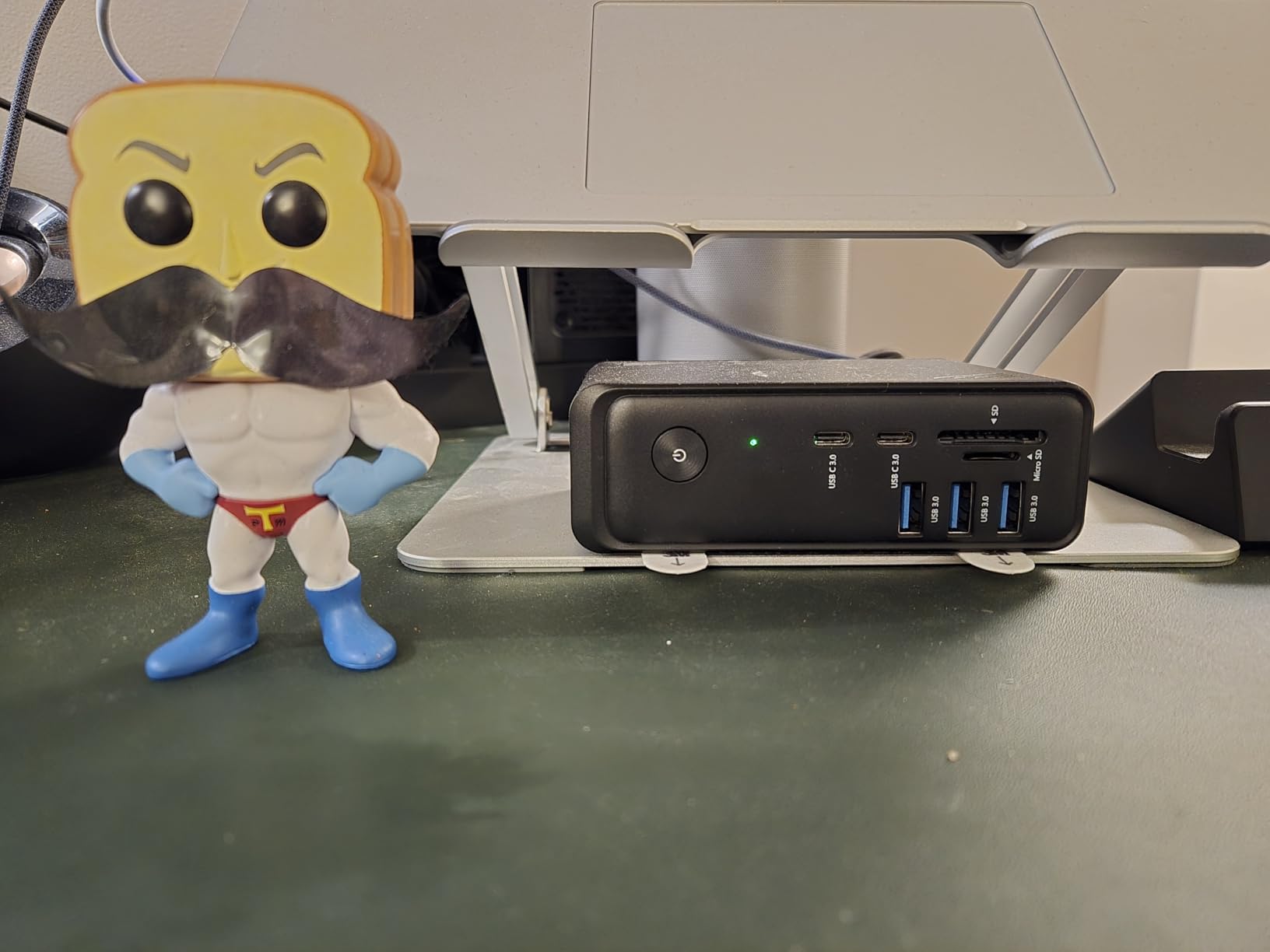 TobenONE 18 in 1 Laptop Docking Station 3 Monitors, Triple 4K Display with 3 HDMI, 9 USB Ports, Gigabit Ethernet, PD3.0, for Windows/Dell/Lenovo/HP/Thinkpad Laptops (No Power Adapter) customer photo 1