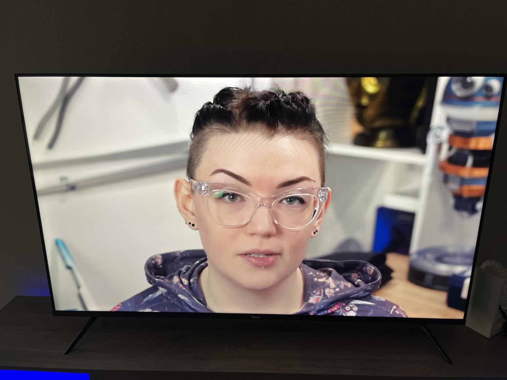 Roku Smart TV - 43-Inch Select Series, 4K HDR TV - Roku TV with Roku Remote - Flat Screen LED Television with Wi-Fi for Streaming Live Local News, Sports, Family Entertainment customer photo 1