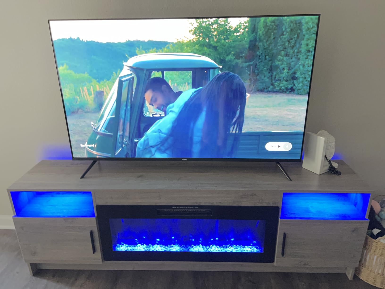 Roku Smart TV - 43-Inch Select Series, 4K HDR TV - Roku TV with Roku Remote - Flat Screen LED Television with Wi-Fi for Streaming Live Local News, Sports, Family Entertainment customer photo 2