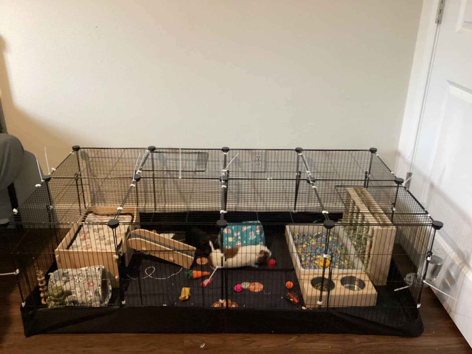 20 Planes Guinea Pig Cages Enclosed Hamster Cage with Door & Waterproof Liner, Expandable Cage for Guinea Pigs, Metal Wire Yard Fence Rabbit Cage customer photo 1