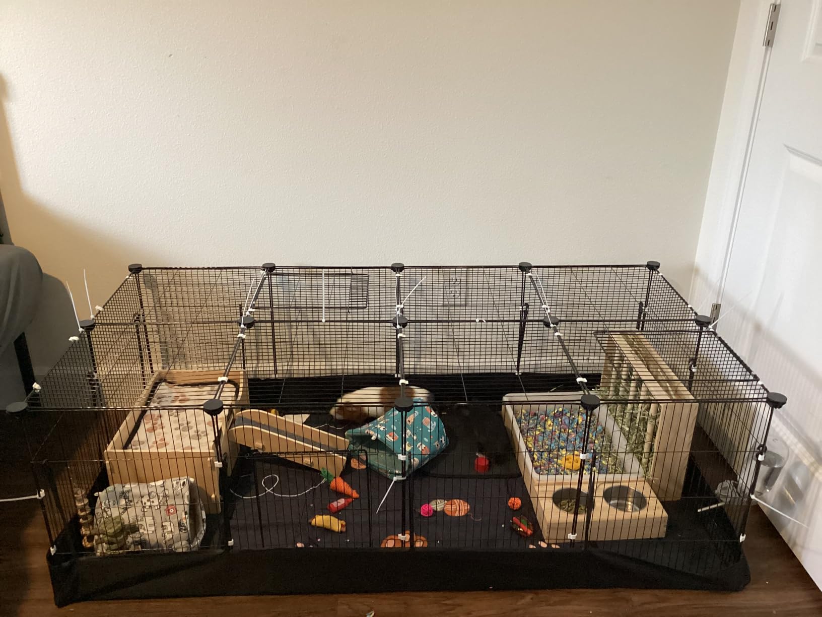 20 Planes Guinea Pig Cages Enclosed Hamster Cage with Door & Waterproof Liner, Expandable Cage for Guinea Pigs, Metal Wire Yard Fence Rabbit Cage customer photo 2