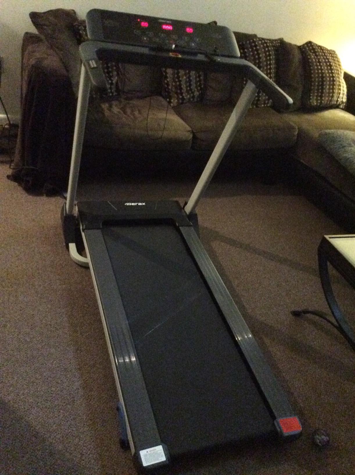 Merax 15% Incline Treadmill, Foldable Treadmills for Home, 3.0HP Running Treadmill for Home, 300LBS Exercise Equipment at Home, 7.5MPH Walking Pad Treadmills with Bluetooth & Heart Rate Sensor customer photo 1