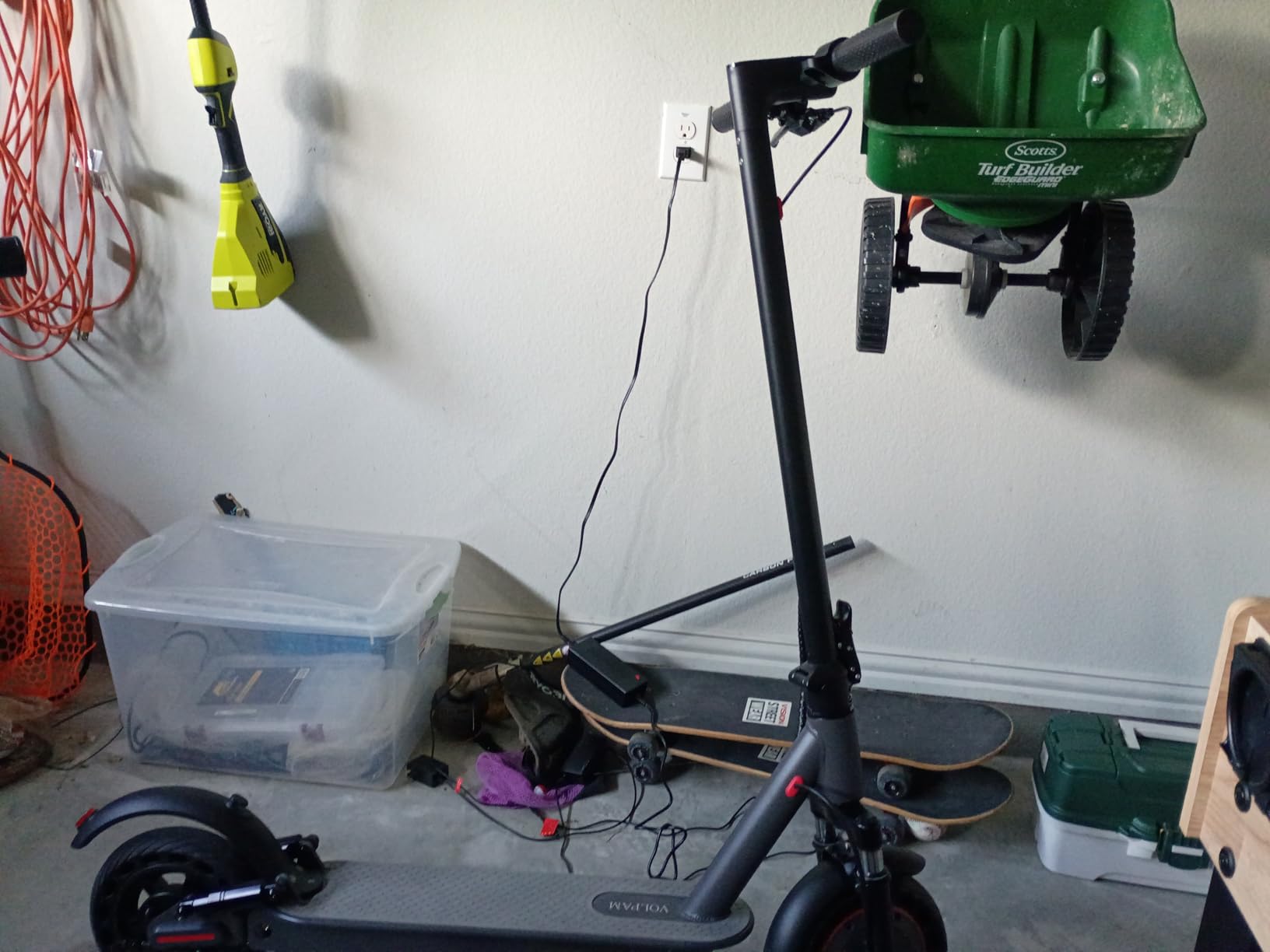 VOLPAM Electric Scooter for Adult - Dual Suspension, 21/31MPH Top Speed, 500W/800W Powerful Motor, 22/31 Miles Long Range, Dual Braking, Max Load 264 lbs customer photo 2