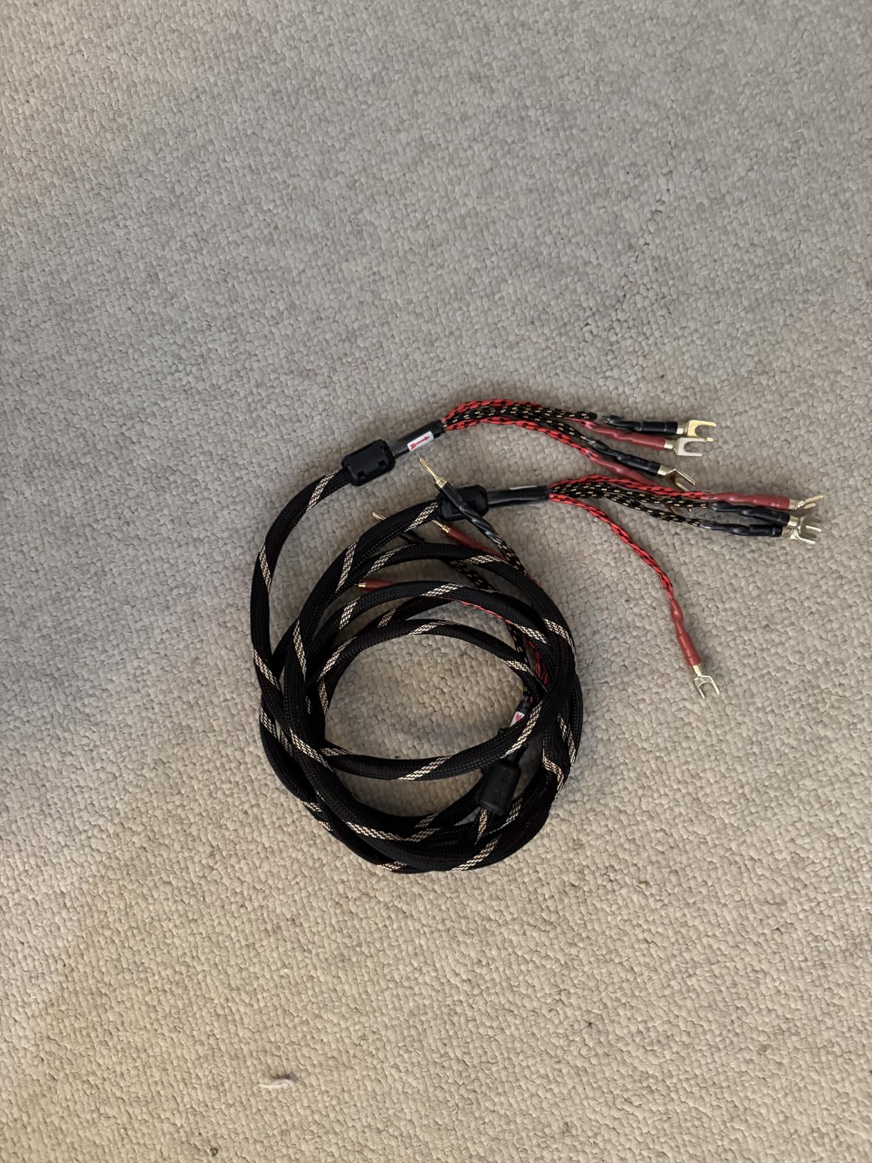 9 AWG 2-Pack Audiophile Speaker Cable - 2 Banana Plugs to 4 Spades per Cable, 4N OFC Speaker Wire, Nylon Braid, Compatible with Amplifier, Speakers, AV Receiver & Home Theater (8.20ft/2.5m) customer photo 1