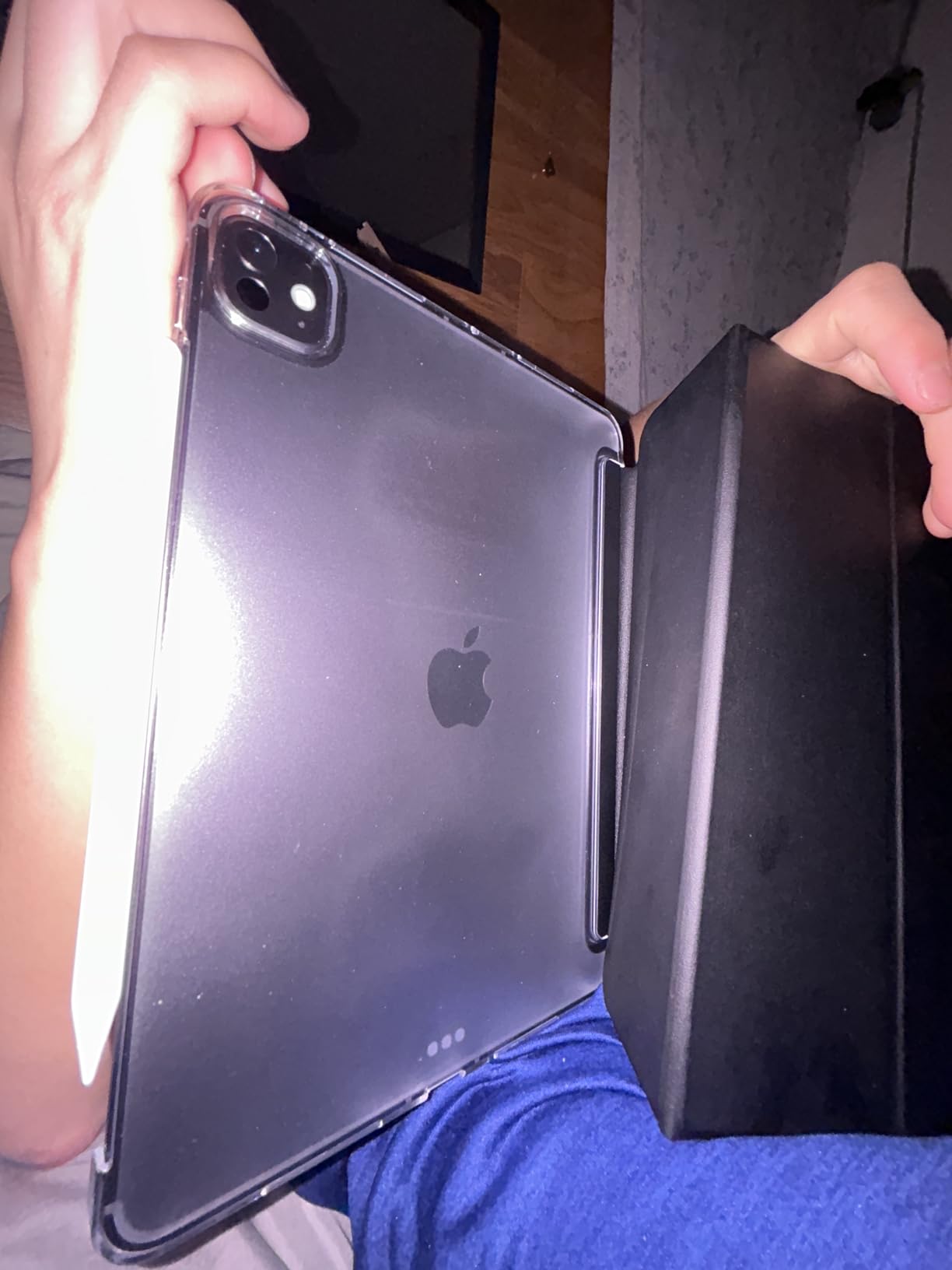 iPad Pro 11-inch (M5): Ultra Retina XDR Display, 256GB, 12MP Front/Back Camera, LiDAR Scanner, Wi-Fi 7 + 5G Cellular with C1X chip, Face ID - Space Black customer photo 1