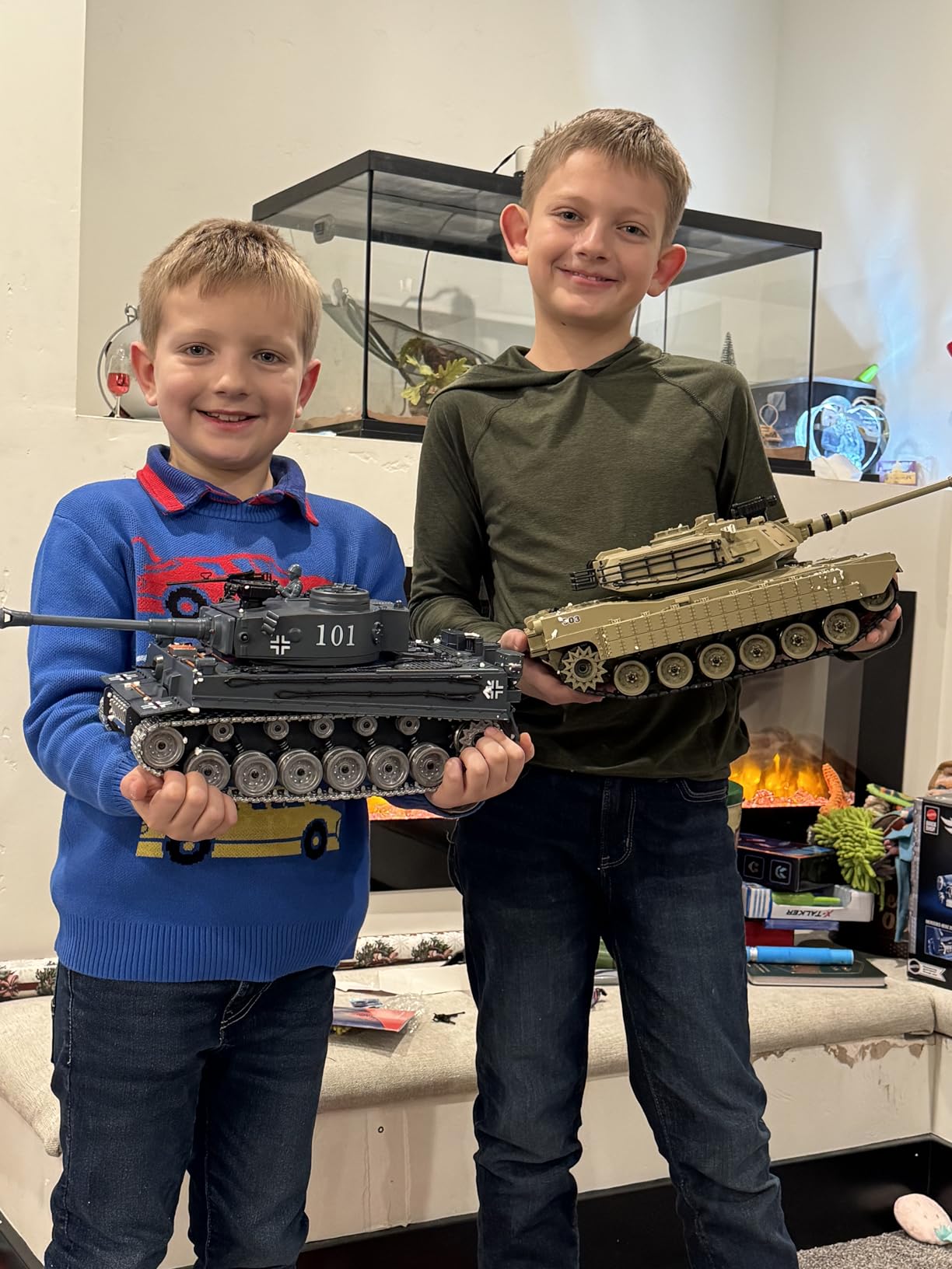 Supdex 1/18 M1A2 Abrams RC Tank, 2.4G Remote Control Tank That Shoot BBS with Smoke, Sound and Lights, 165ft Remote Control Army Model Toy, Military All-Terrain Vehicle for Kids & Adults customer photo 1