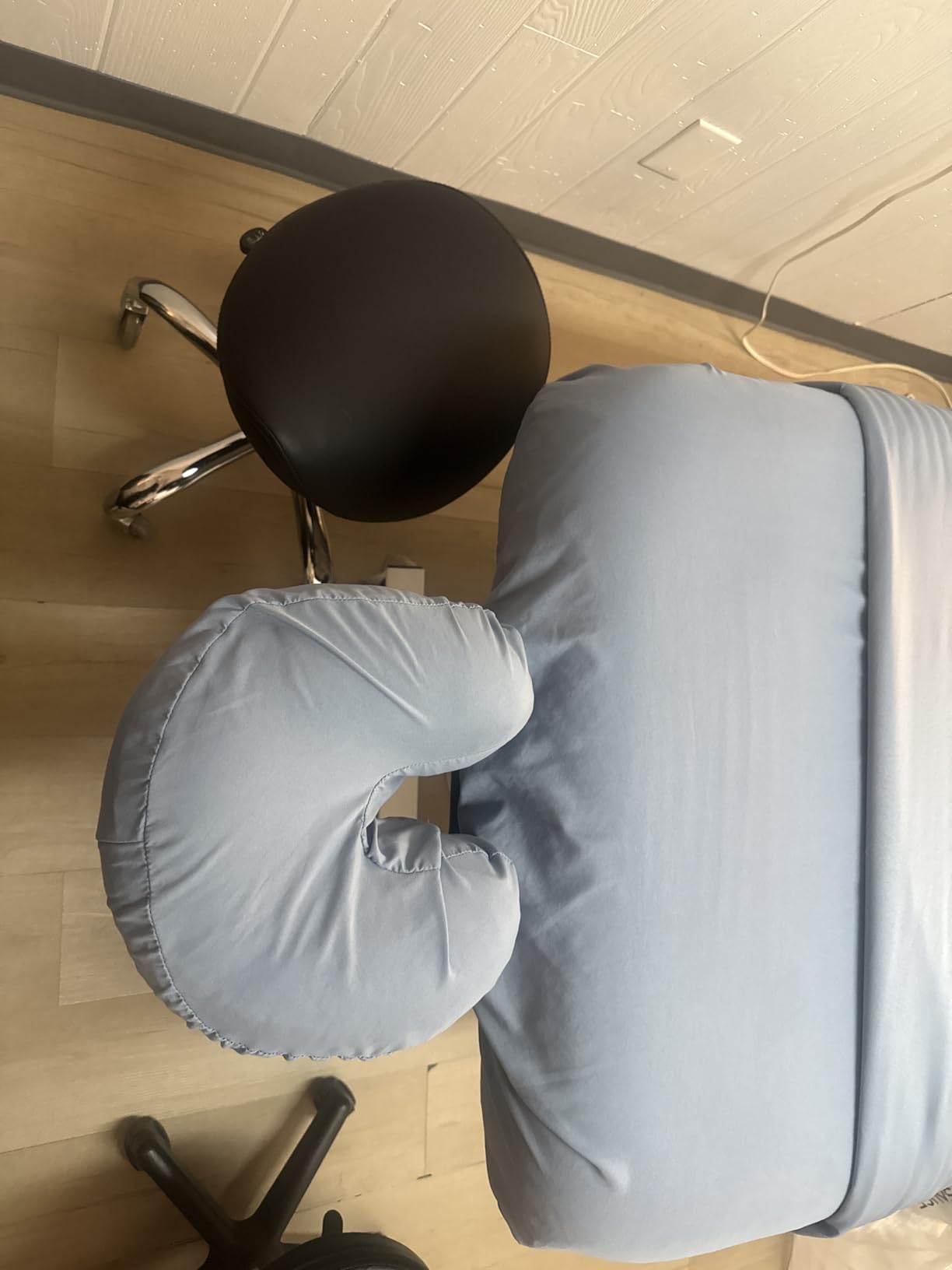 BEWISHOME Ergonomic Rolling Saddle Stool, Height-Adjustable Rolling 360° Swivel Saddle Stool Chair with Thickened Saddle Seat Padding, for Salons, Spas, Office, Black BMD02B customer photo 1