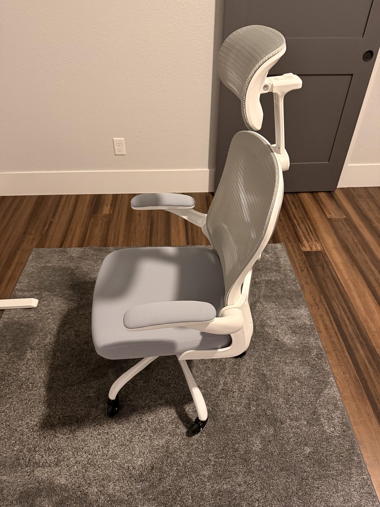 Office Chair for Back & Neck Pain Relief, Virgin Foam Seat, 2D Adjustable Lumbar & 3D Headrest, Flip-Up Armrests, Tilt & Rock for Relaxation, Black/Carbon Fiber customer photo 2