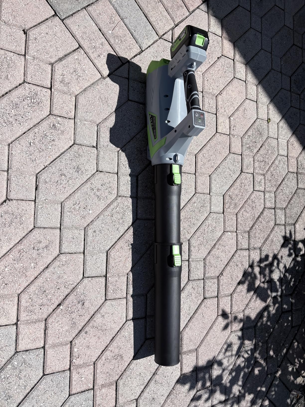 Leaf Blower Cordless, 720CFM Handheld Electric Leaf Blowers with 2 x 4.0Ah Batteries and Turbo Mode, 5-Speed Lightweight Snow Blower Grass Blowers for Lawn Care, Patio, Yard, Garden customer photo 1
