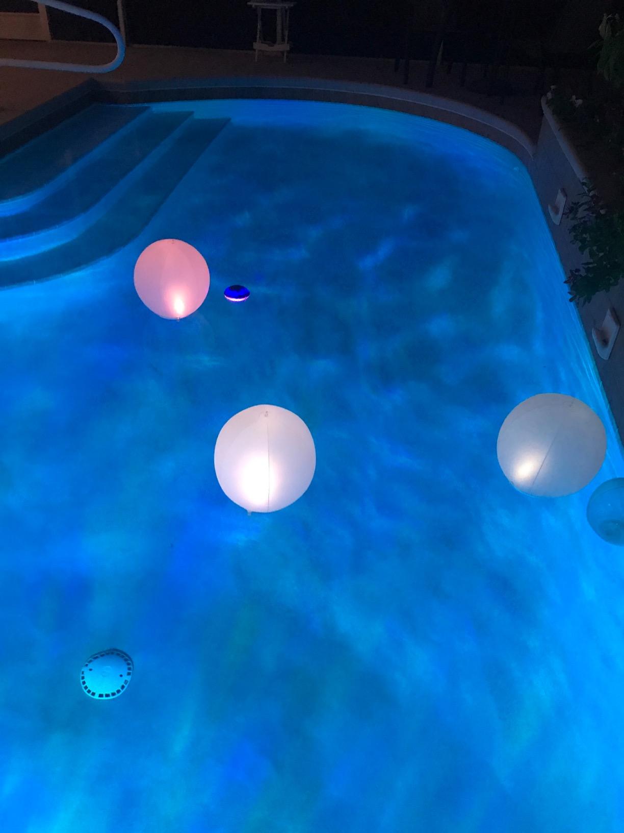 Blufree Floating Pool Speakers with Colorful Lights, Bluetooth Wireless Pool Speaker Floatable IP68 Waterproof, Built-in Mic & Crystal Clear Sound Bluetooth Hot Tub Speaker for Pool Party Outdoors customer photo 1