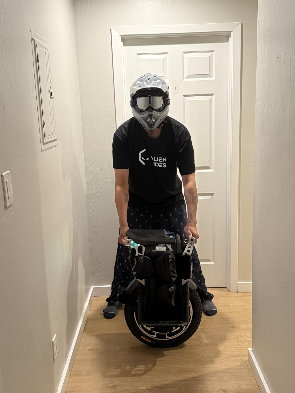 King Song F22PRO Electric Unicycle, Upgraded 180km Range EUC, 12000W Peak Motor, 100mm Suspension, UL2272 Certified Electric Unicycle for Urban Riding (Black) customer photo 2