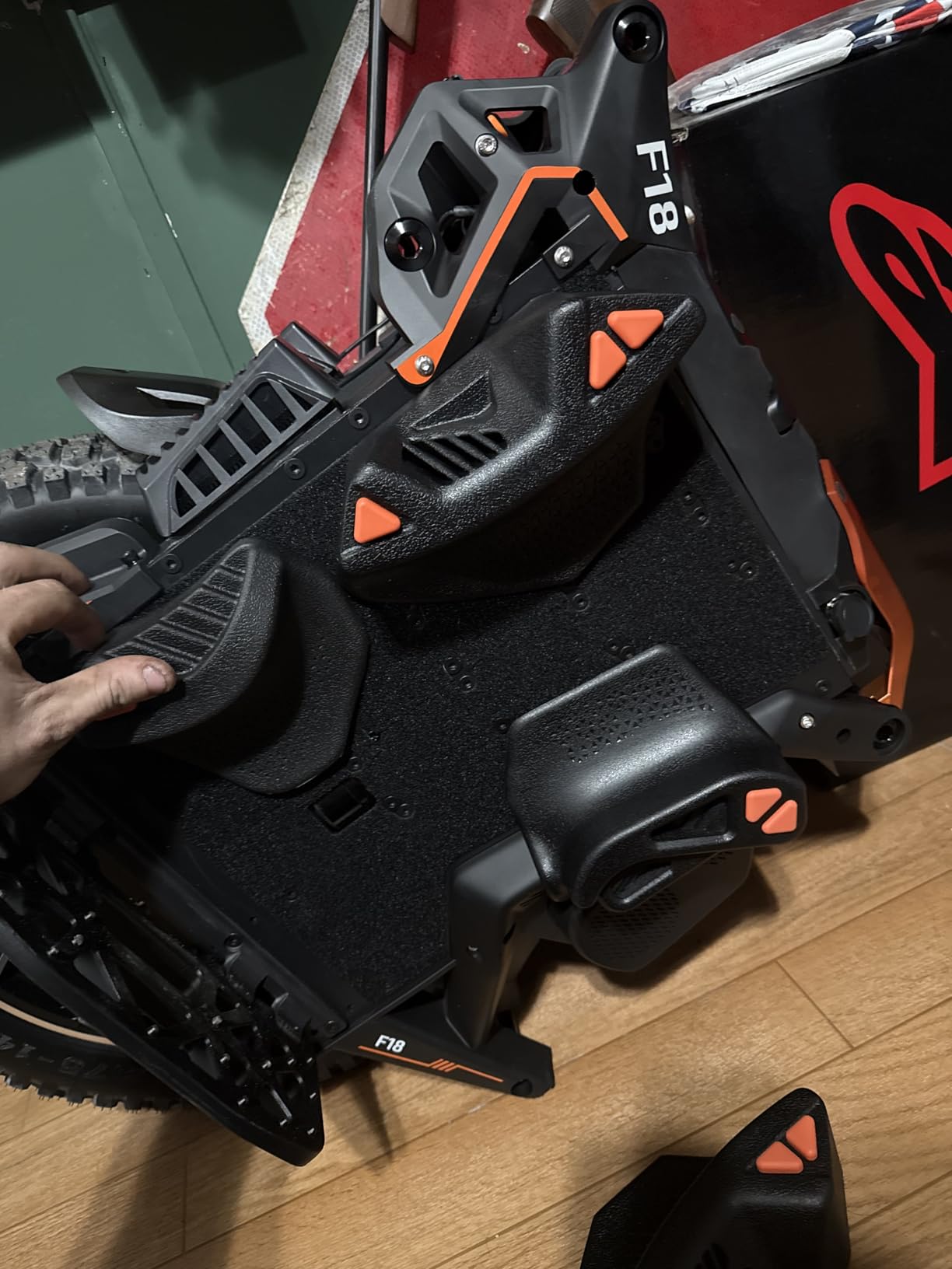 King Song F18 Electric Unicycle, Upgraded 150km Range EUC, 9000W Peak Motor, 100mm Suspension, UL2272 Certified Electric Unicycle for Urban Riding (Black) customer photo 1