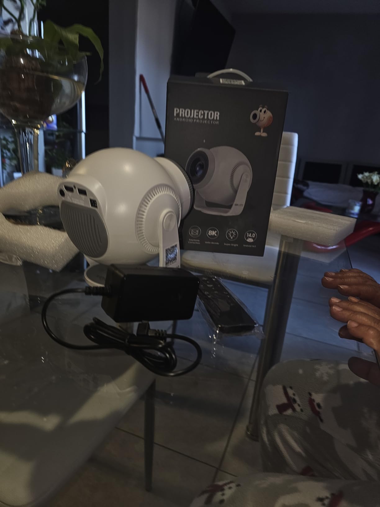 Smart Mini Projector with Android 14 OS, 1080P/4K/8K Video Decoding, WiFi 6 & Bluetooth 5.4, 270° Rotatable Stand customer photo 1