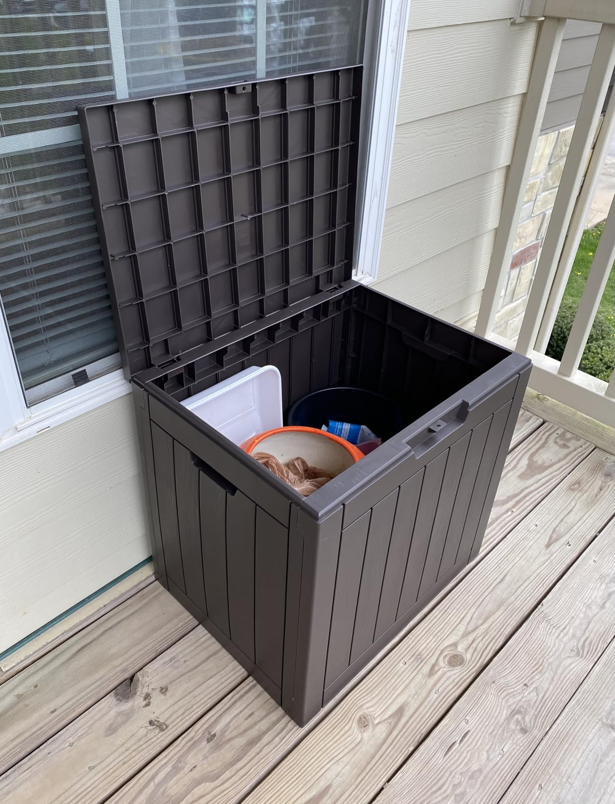 NEWBULIG 31 Gallon Deck Box, Weatherproof Resin Lockable Outdoor Storage for Secure Package Deliveries and Indoor Storage in Garden or Patio, Backyard customer photo 1