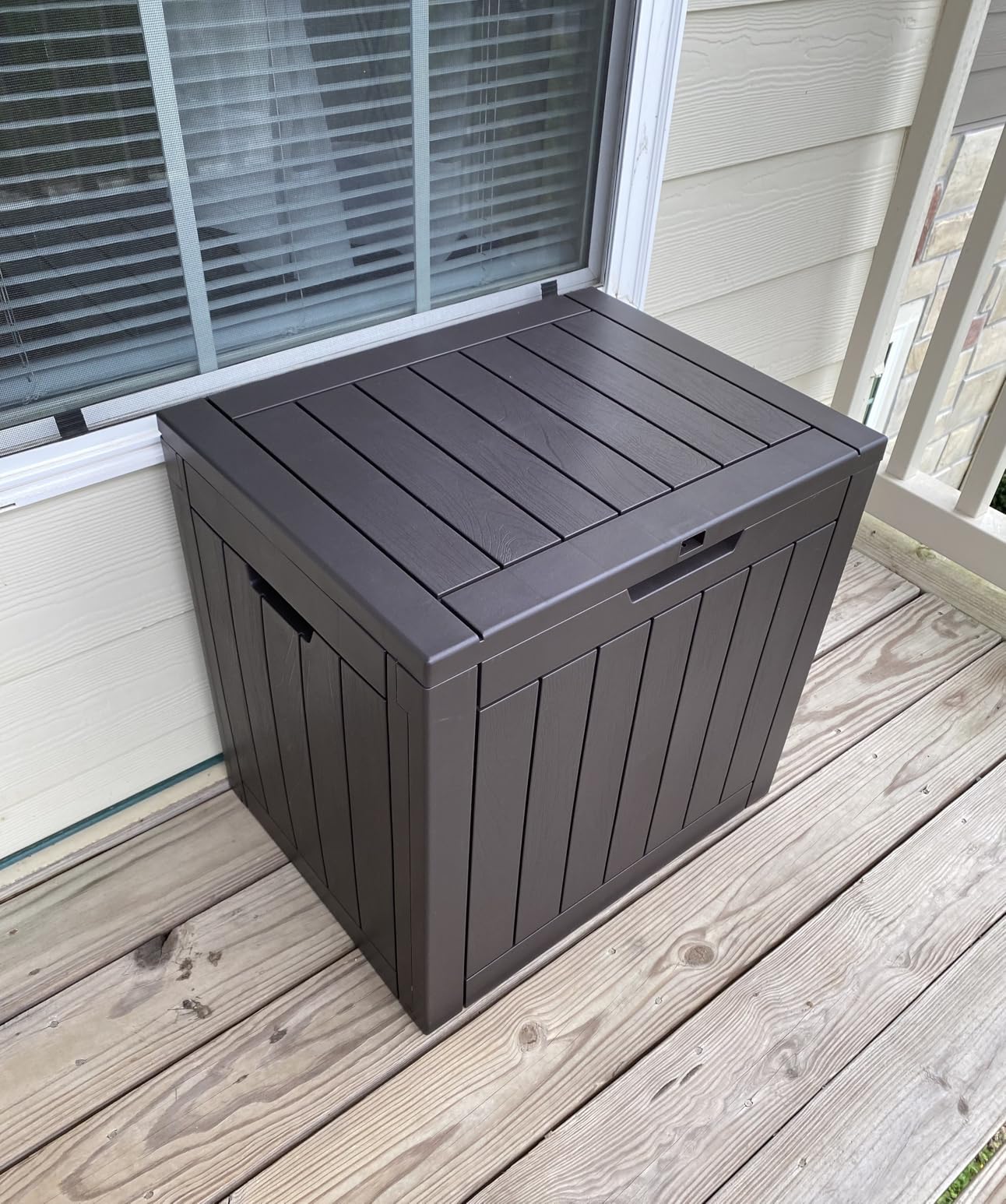 NEWBULIG 31 Gallon Deck Box, Weatherproof Resin Lockable Outdoor Storage for Secure Package Deliveries and Indoor Storage in Garden or Patio, Backyard customer photo 2