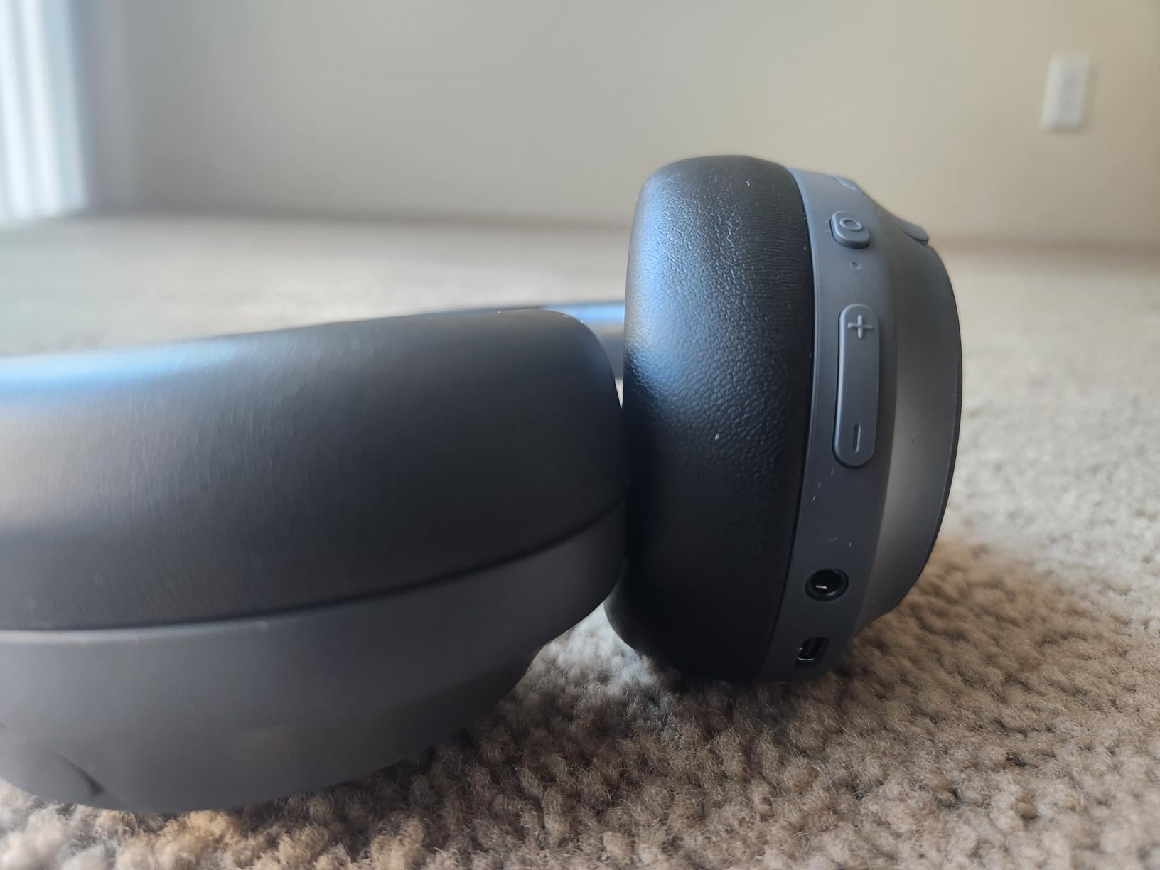 TOZO HT3 Hybrid Noise Cancelling Headphones, 90H Battery Life Wireless Over Ear Bluetooth 6.0 Foldable Headset, AI Voice Assistant with 5 Mics, Connect 2 Devices and Hi-Res Sound, 32 EQ Audio Presets customer photo 1