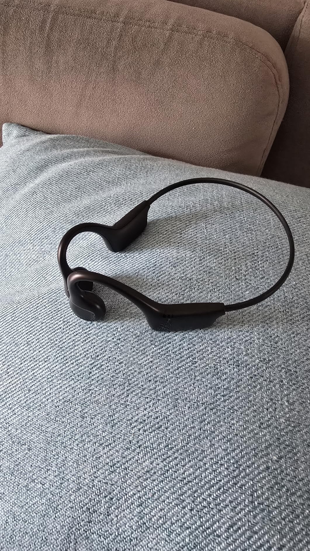 Bone Conduction Headphones Open Ear, 3 EQ Modes Bluetooth 6.0 with Mic, Anti-Leak Directional HD Audio, Skin-Friendly Comfort, IP65 Waterproof Running Headphones Earbuds customer photo 2