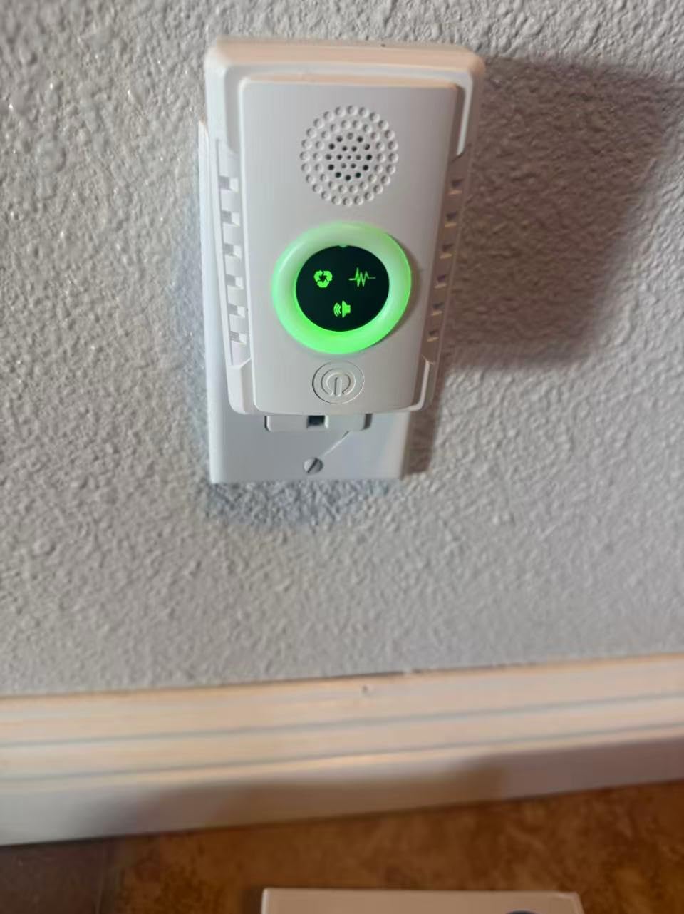 2026 Upgraded Ultrasonic Pest Repeller Indoor 6 Pack, Mouse Repellent Plug in for Mice, Rat, Roach, Spider & Bug, Electronic Rodent Repellent with 3 Modes, Insect Deterrent for Home, Garage, Kitchen customer photo 1