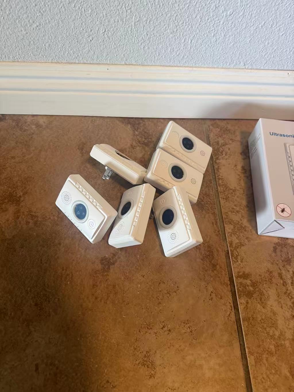 2026 Upgraded Ultrasonic Pest Repeller Indoor 6 Pack, Mouse Repellent Plug in for Mice, Rat, Roach, Spider & Bug, Electronic Rodent Repellent with 3 Modes, Insect Deterrent for Home, Garage, Kitchen customer photo 2